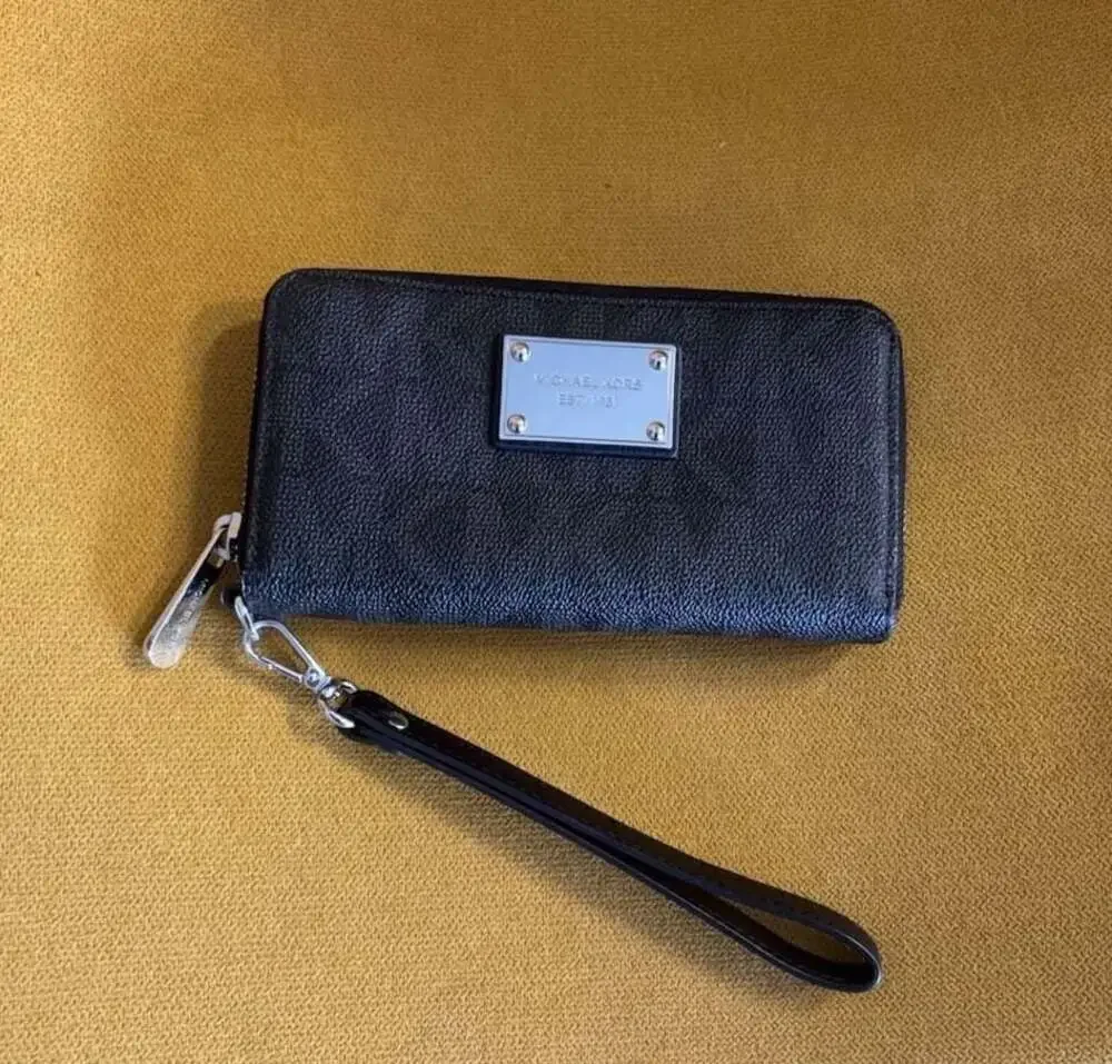 Michael Kors Women's Jet Set Travel Logo Continental Leather Wallet Baguette - B